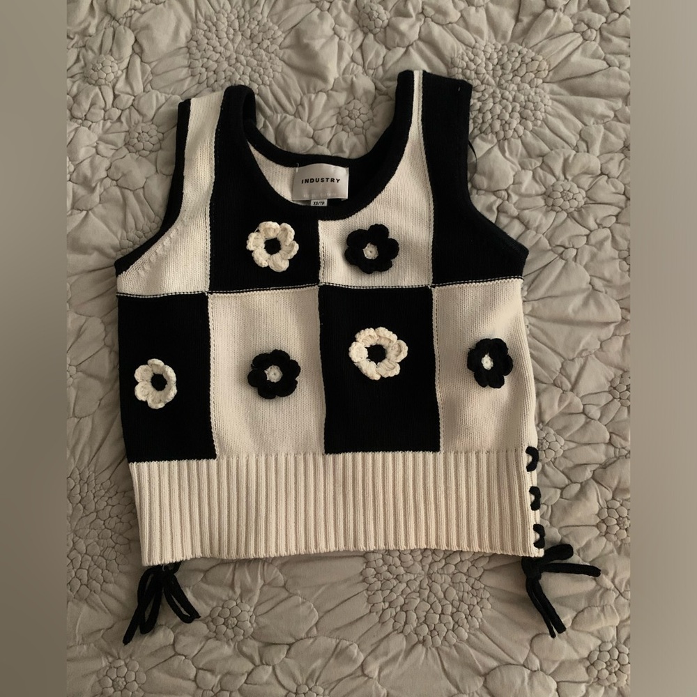 Black and white flowered tank top